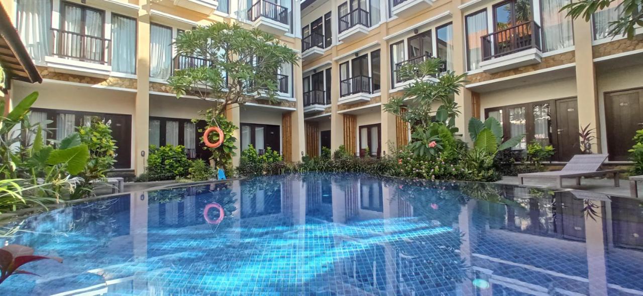 Suris Boutique Hotel Kuta  Exterior photo