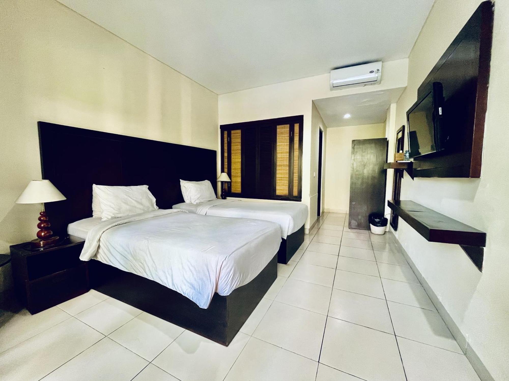 Suris Boutique Hotel Kuta  Exterior photo