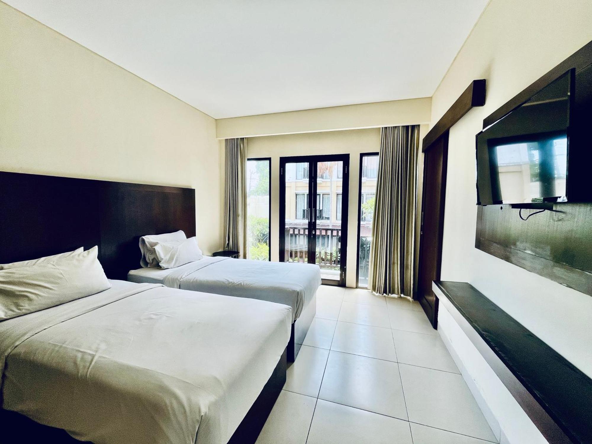 Suris Boutique Hotel Kuta  Exterior photo