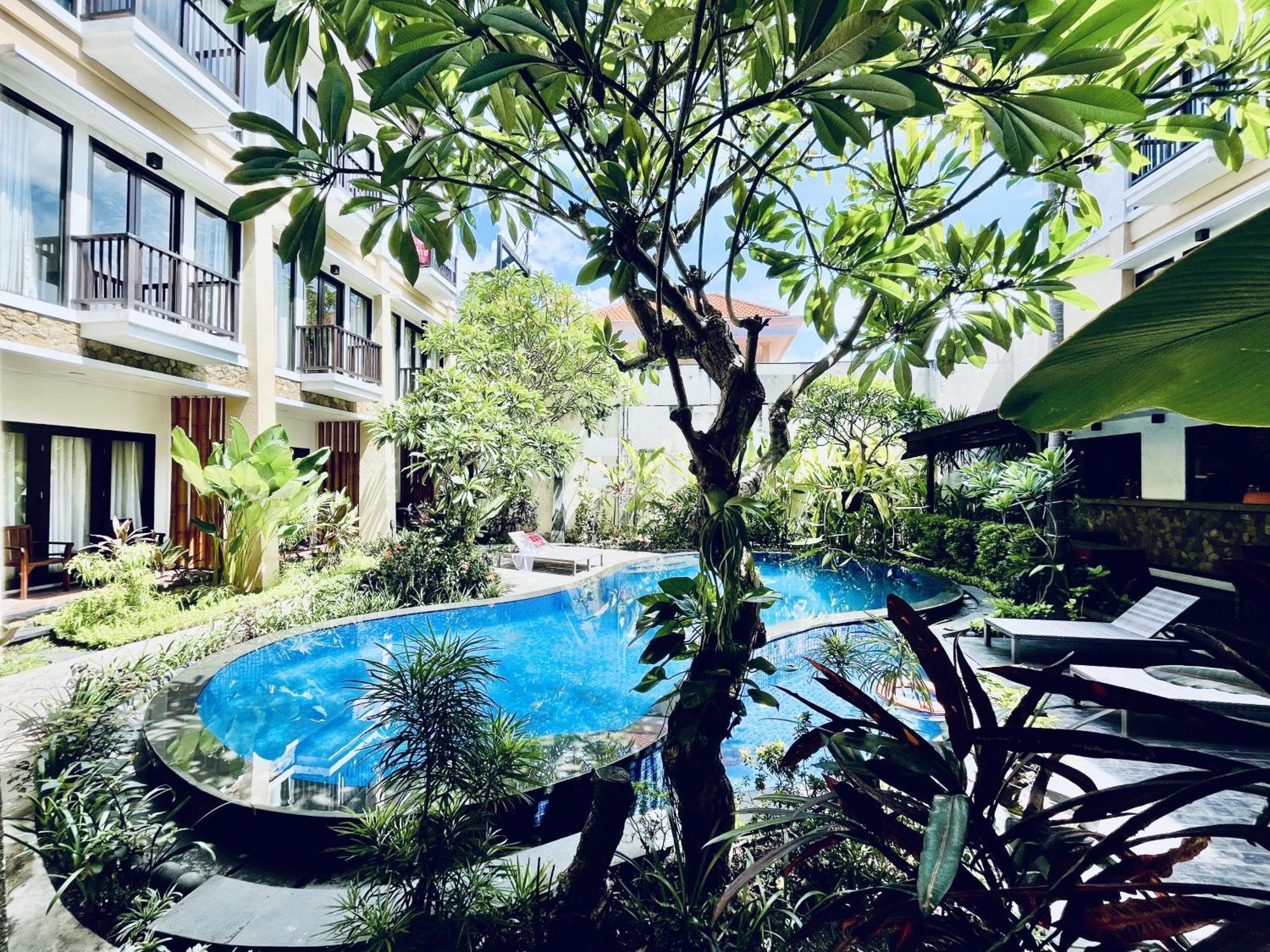 Suris Boutique Hotel Kuta  Exterior photo